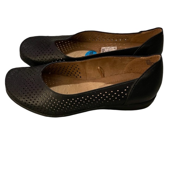 White Mountain Black Perforated‎ Flats - Picture 5 of 6
